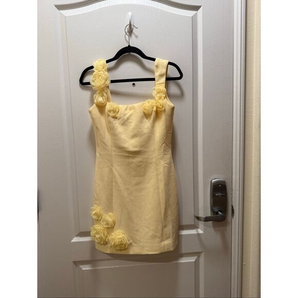 Elliatt Trompe 3D floral embellished mini dress in Yellow Party size M NWT - Picture 6 of 9